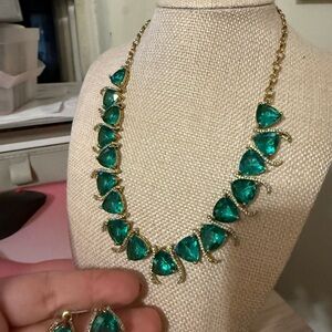Elegant Green and Gold Necklace